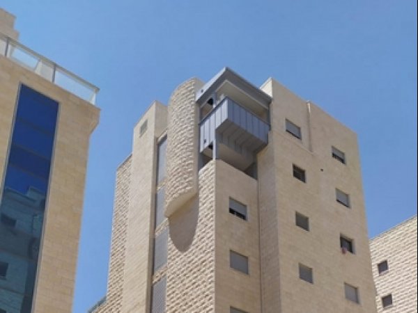 בניית מרפסת תלויה