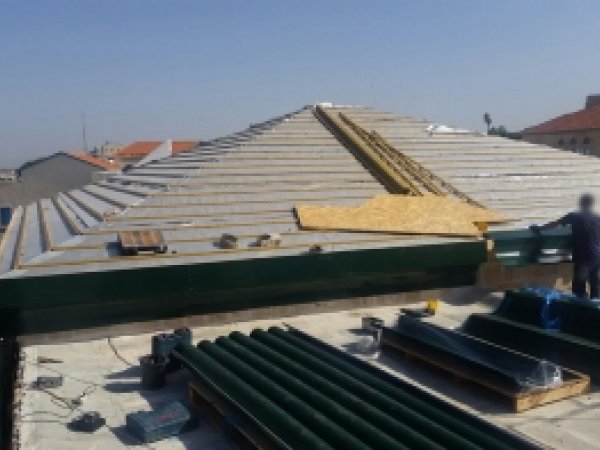 גג רעפים אצל הבהאיים בעכו העתיקה